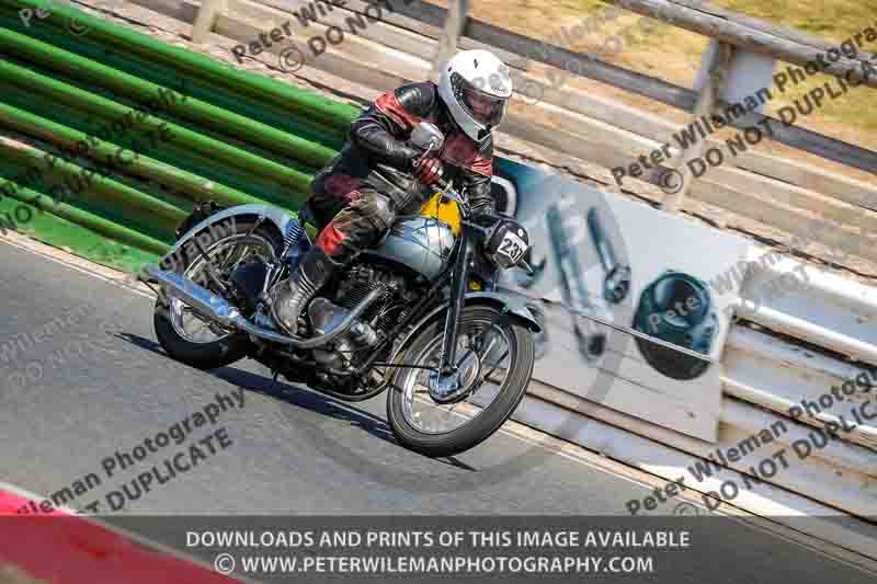 Vintage motorcycle club;eventdigitalimages;mallory park;mallory park trackday photographs;no limits trackdays;peter wileman photography;trackday digital images;trackday photos;vmcc festival 1000 bikes photographs